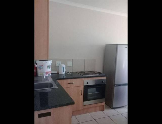 2 BEDROOM APARTMENT FOR SALE IN KEMPTON PARK